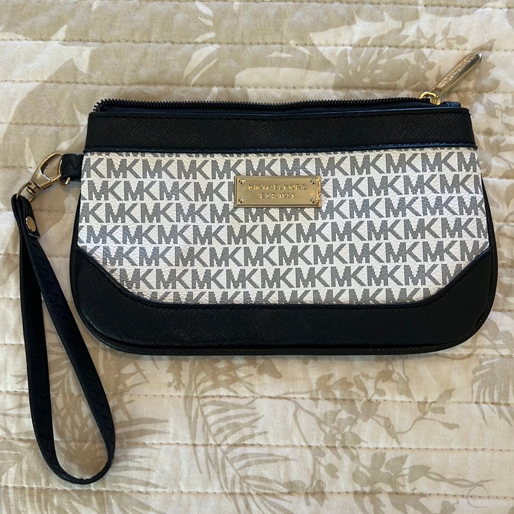 Michael Kors wristlet